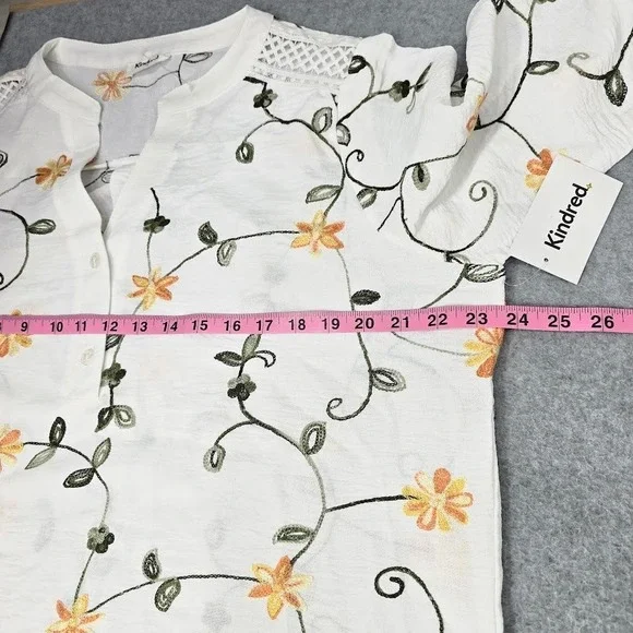 NWT Kindred Blouse Top 1X White Embroidered Floral Roll Tab Sleeve‎ Cottagecore - Picture 3 of 8